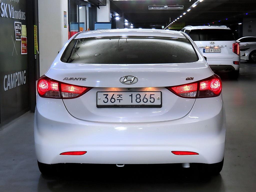 HYUNDAI Avante - Vista 5
