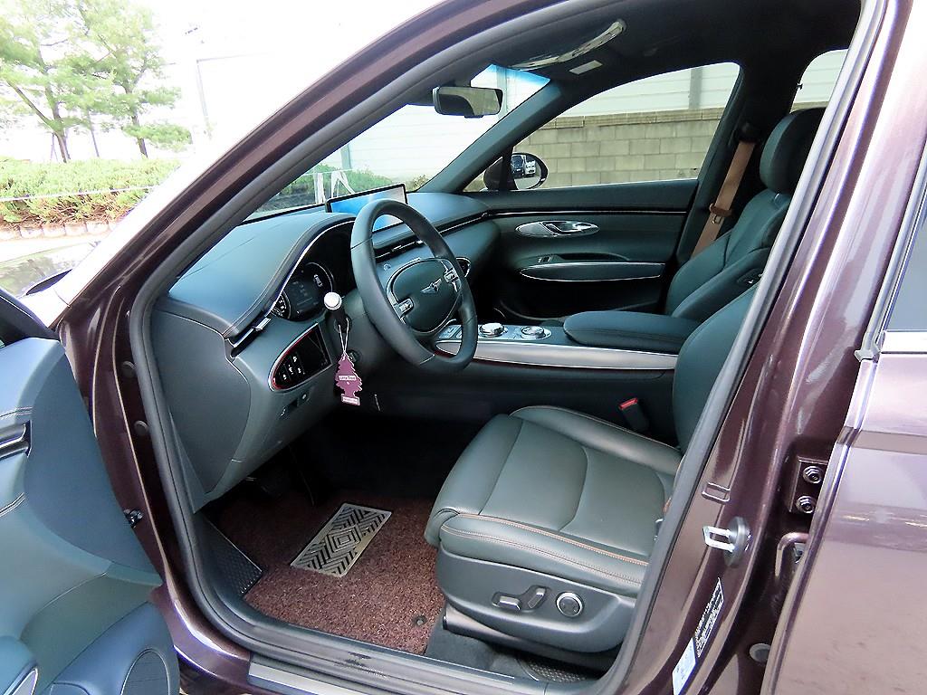 Genesis GV70 - Vista 5