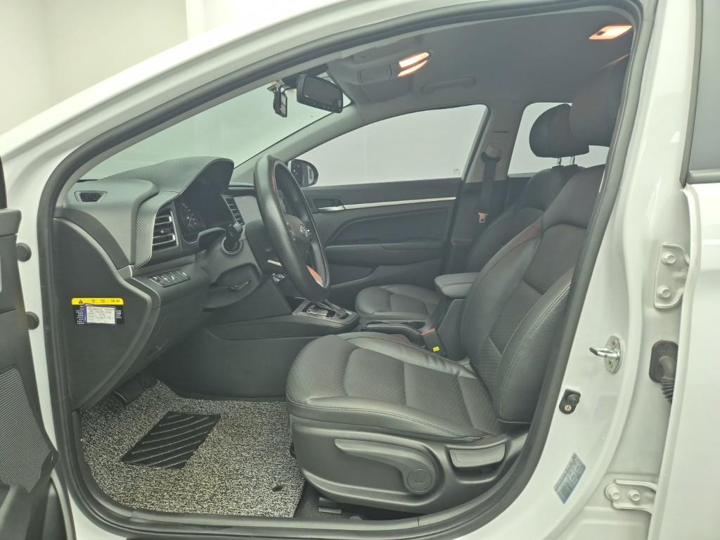 HYUNDAI Avante - Vista 11