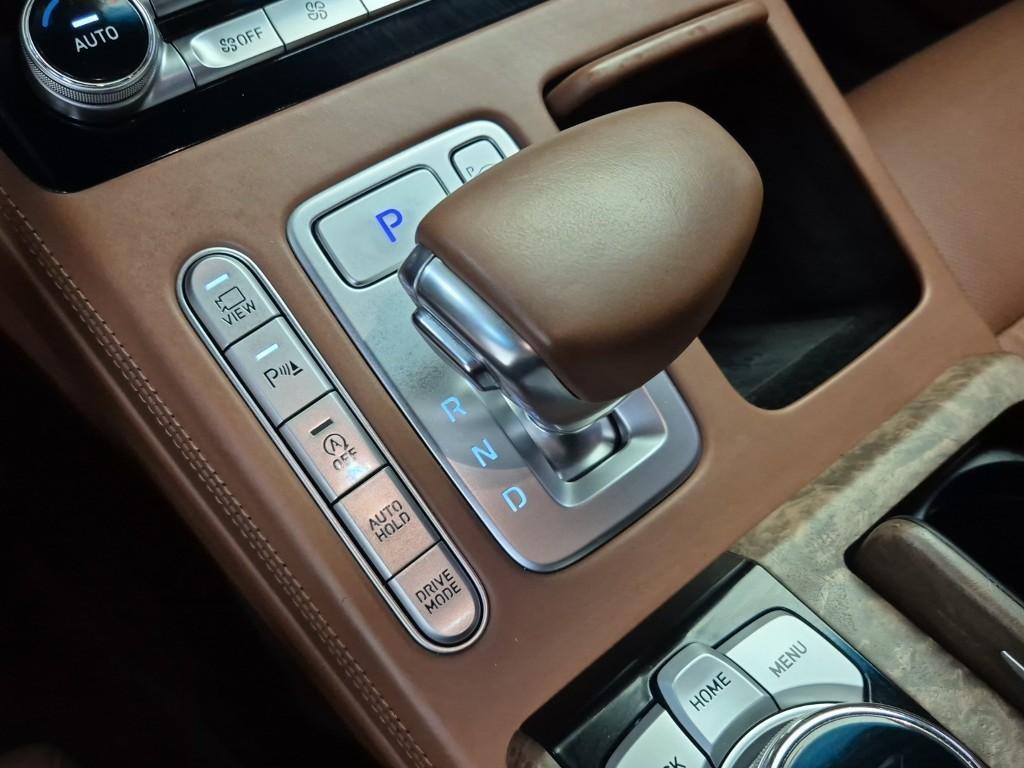 Genesis G90 - Vista 8
