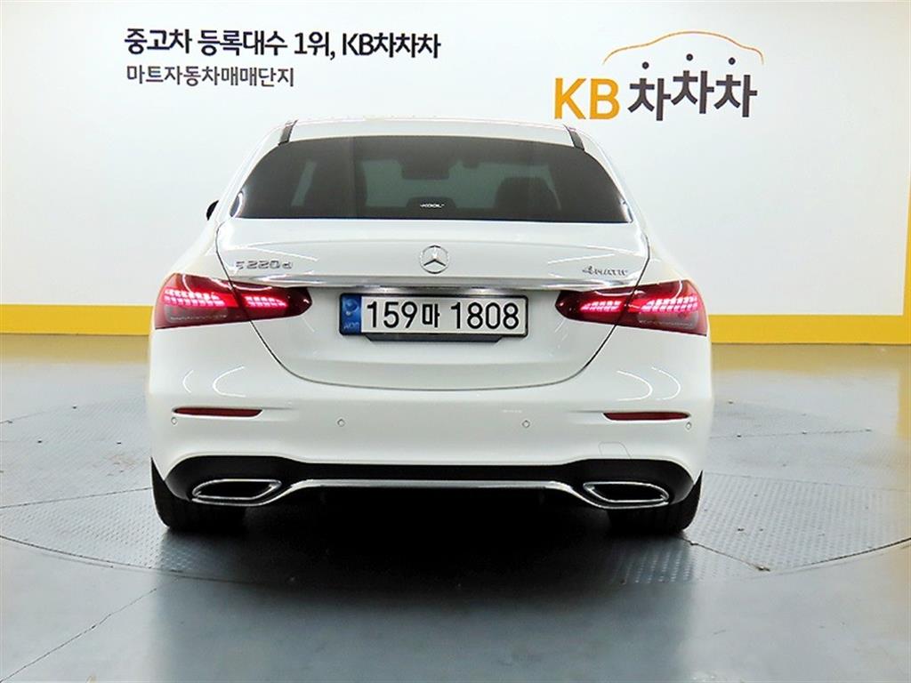 Mercedes Benz E class - Vista 3