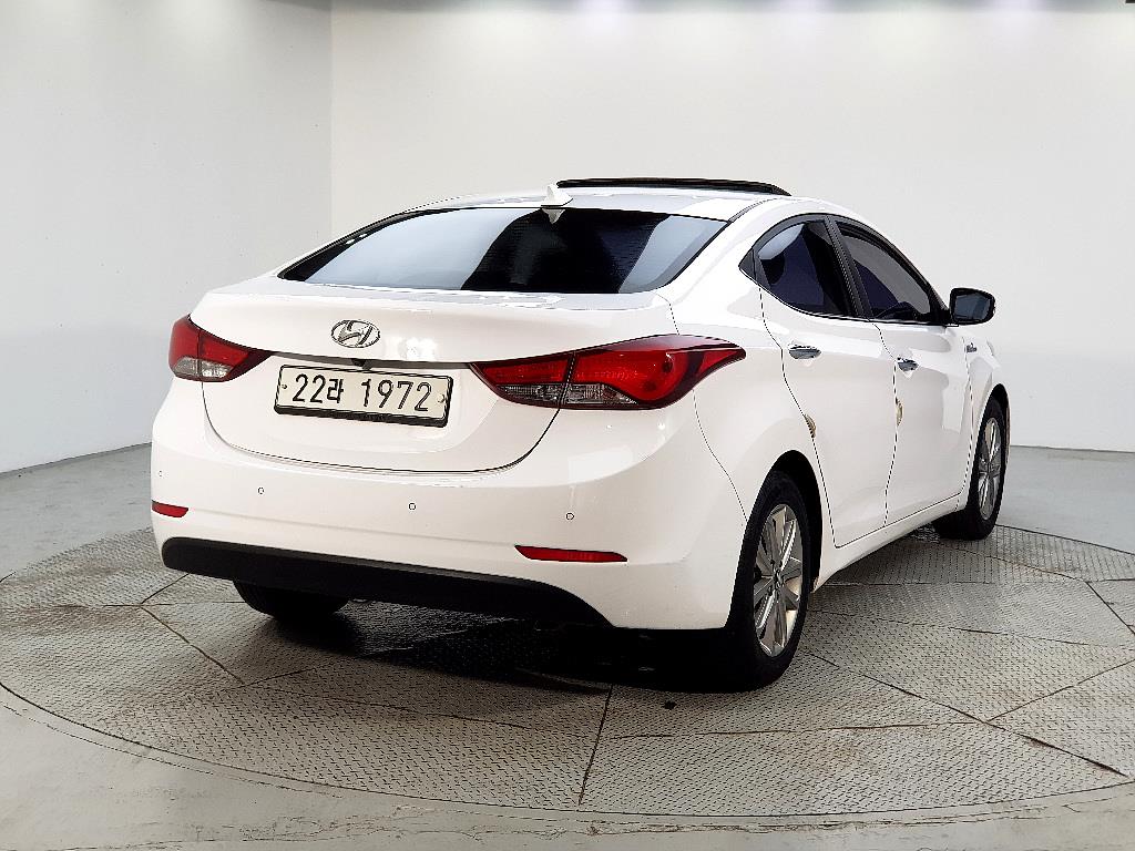 HYUNDAI Avante - Vista 4