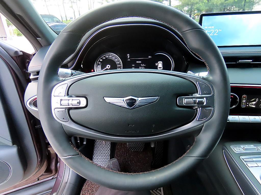 Genesis GV70 - Vista 8