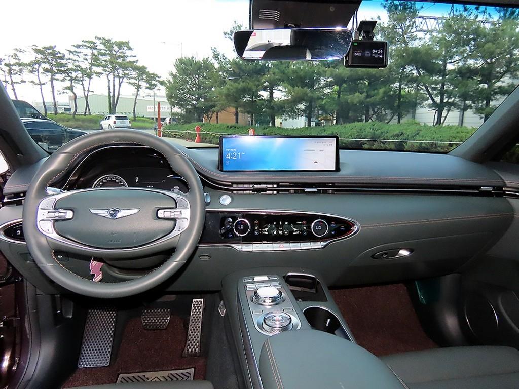 Genesis GV70 - Vista 7