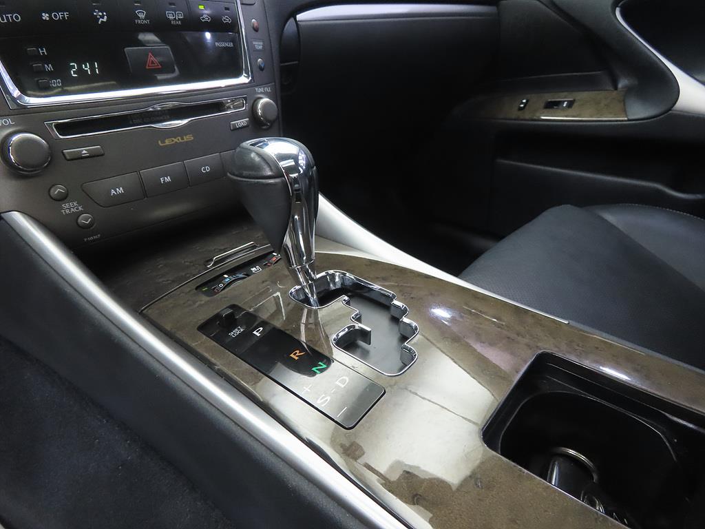 Lexus IS - Vista 11