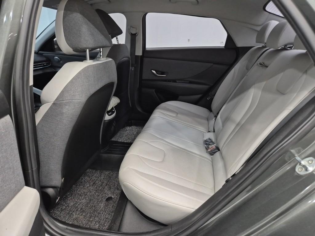 HYUNDAI Avante - Vista 12