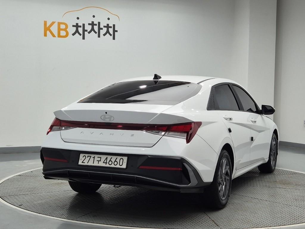 HYUNDAI Avante - Vista 3