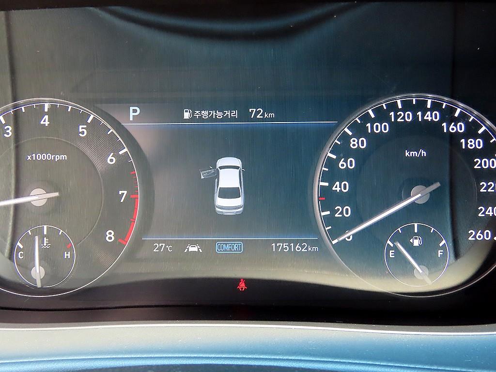 Genesis G90 - Vista 9