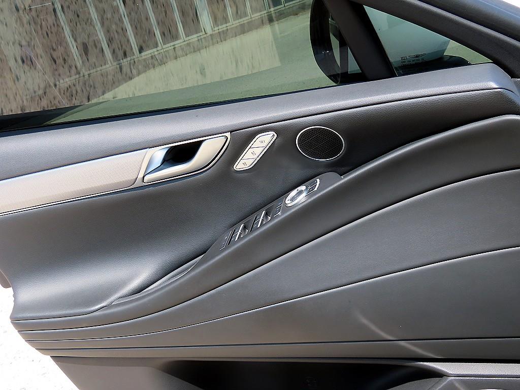Genesis G80 - Vista 12