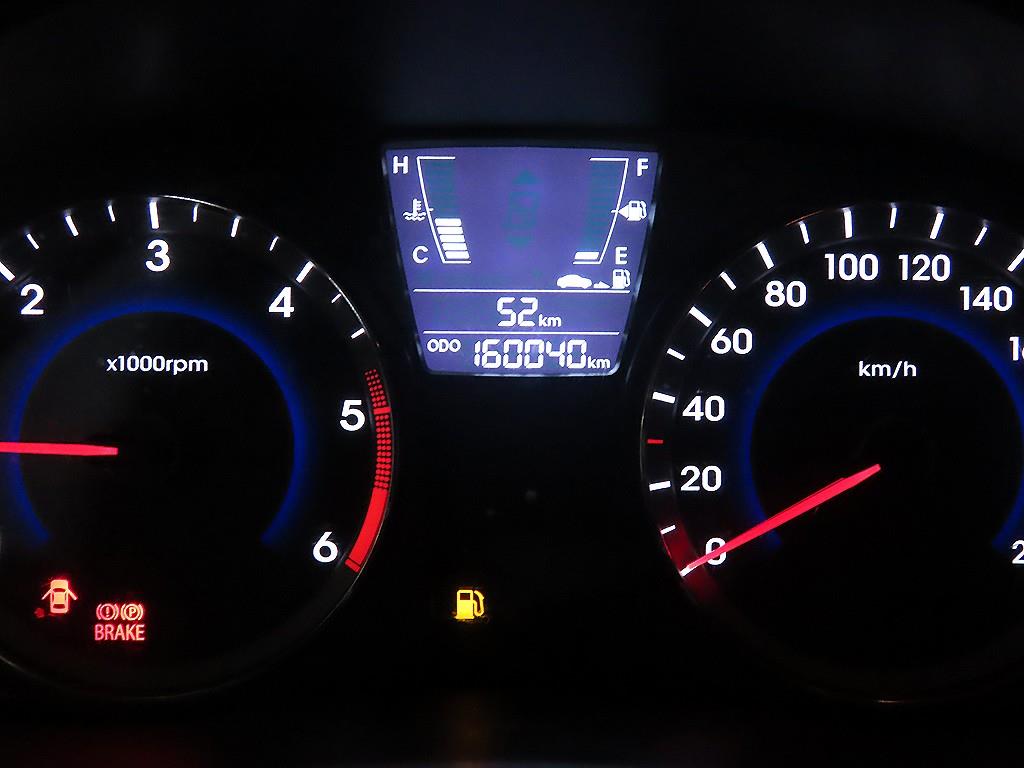 HYUNDAI Accent - Vista 9