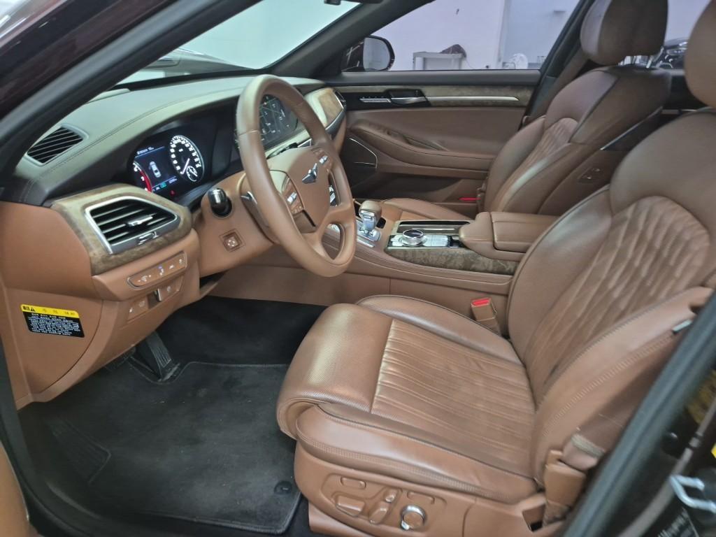 Genesis G90 - Vista 11