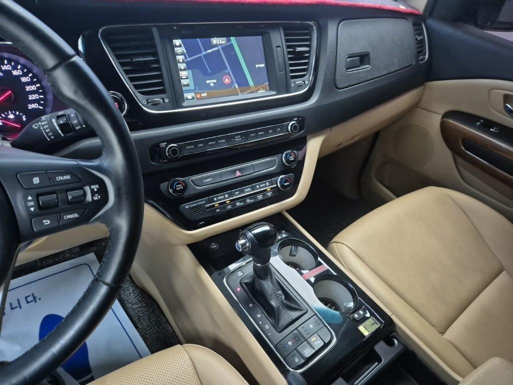 KIA Carnival - Vista 10