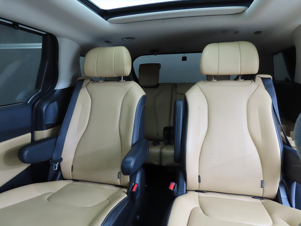 KIA Carnival - Vista 8
