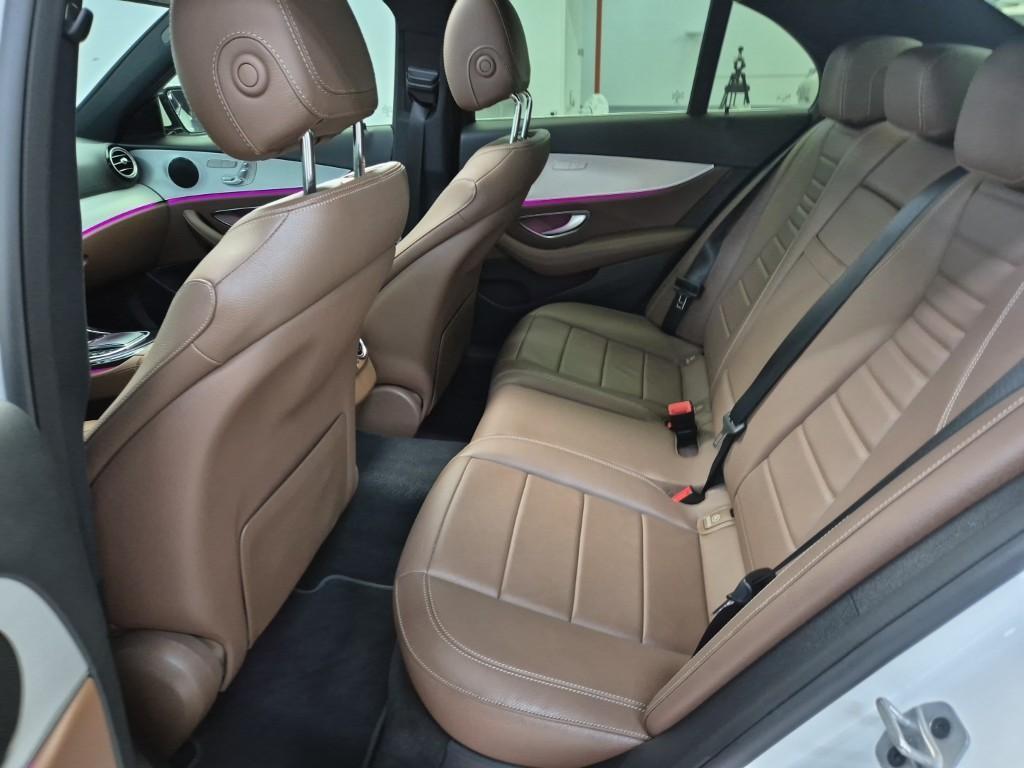 Mercedes Benz E class - Vista 12