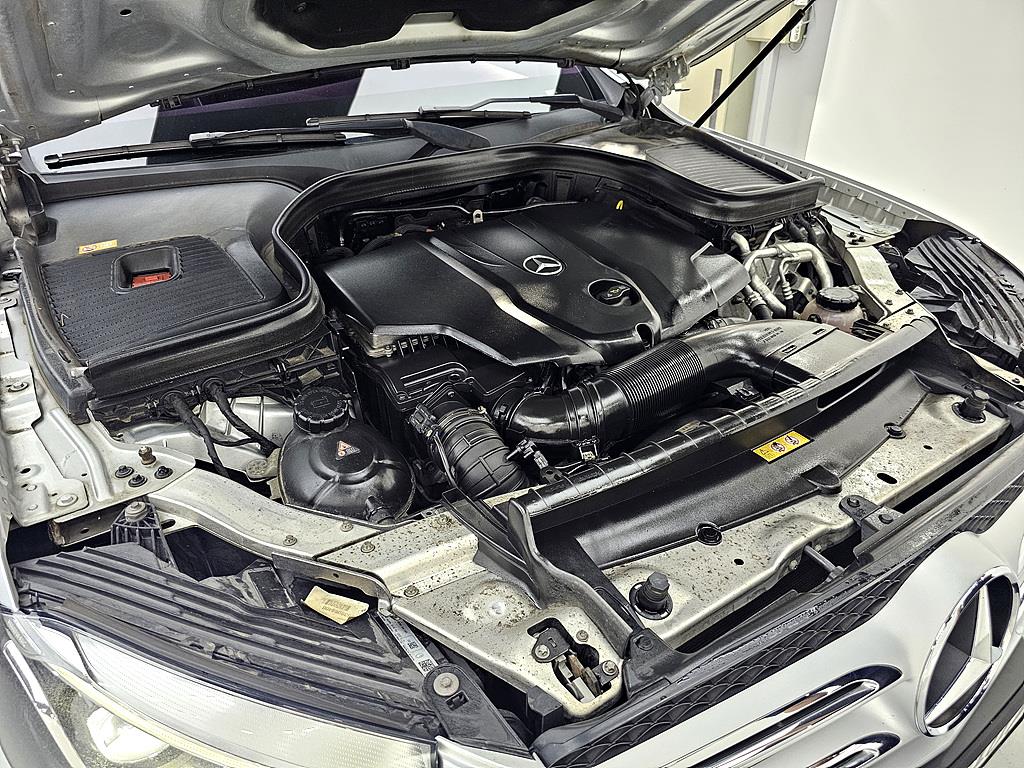 Mercedes Benz GLC Class - Vista 6