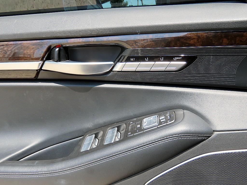 Genesis G90 - Vista 11