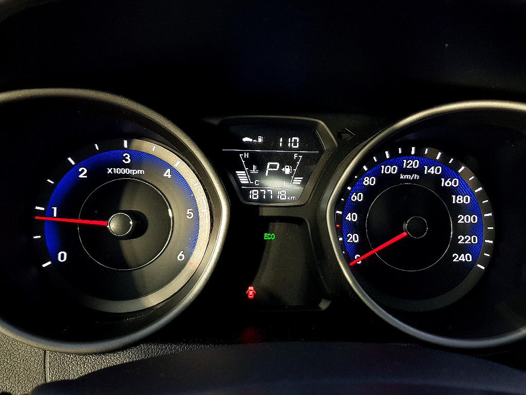 HYUNDAI Avante - Vista 6