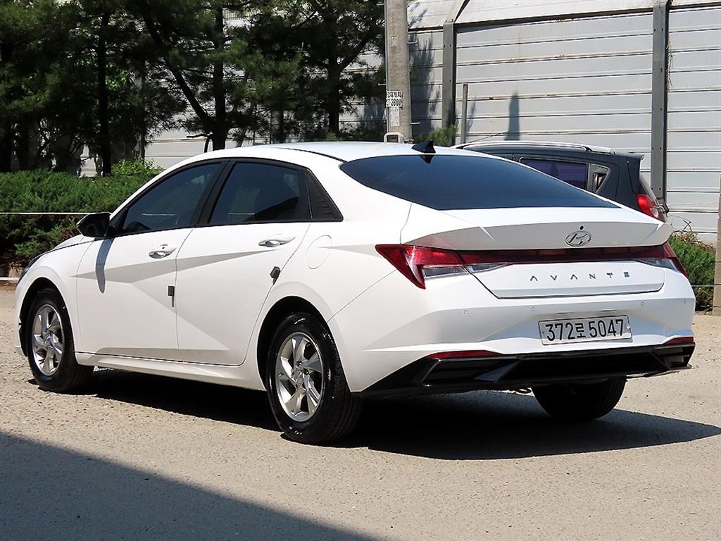 HYUNDAI Avante - Vista 3