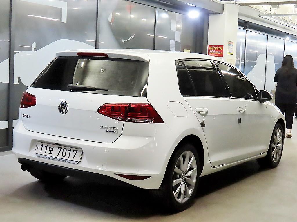 Volkswagen Golf - Vista 4