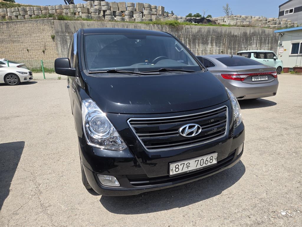 HYUNDAI Starex - Vista 2