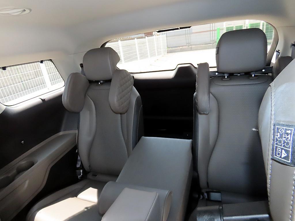 KIA Carnival - Vista 7