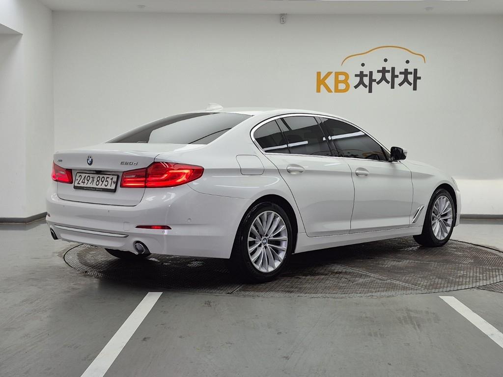BMW 5 Series - Vista 4