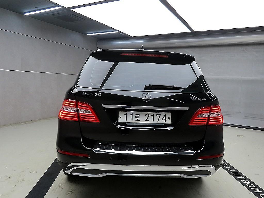 Mercedes Benz M Class - Vista 3