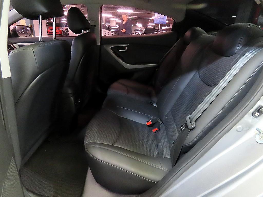 HYUNDAI Avante - Vista 7