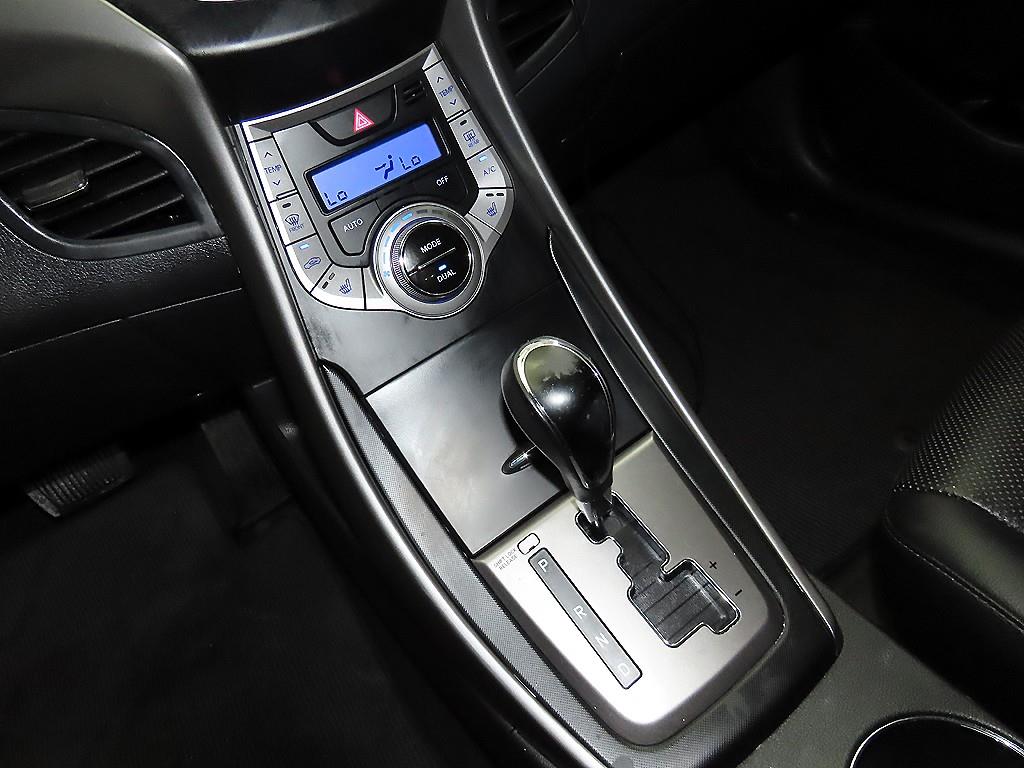 HYUNDAI Avante - Vista 12