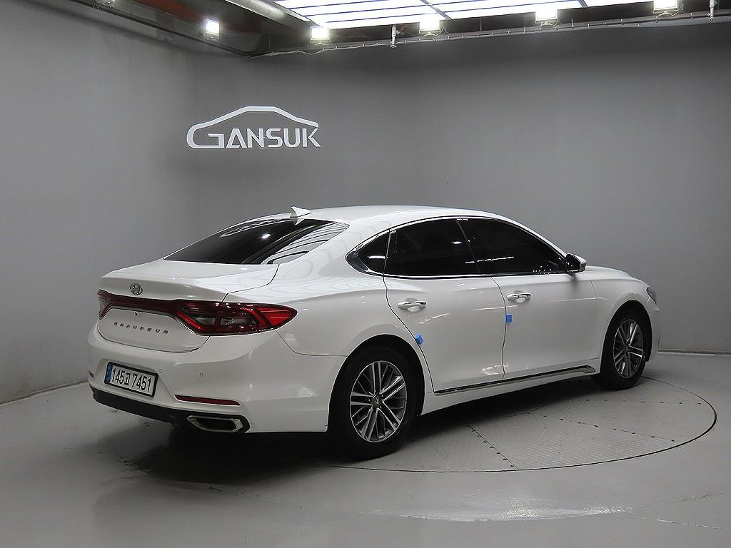 HYUNDAI Grandeur - Vista 7