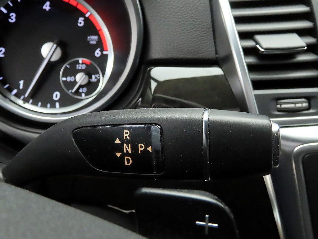 Mercedes Benz M Class - Vista 10