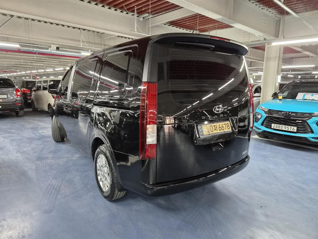 HYUNDAI Staria - Vista 4