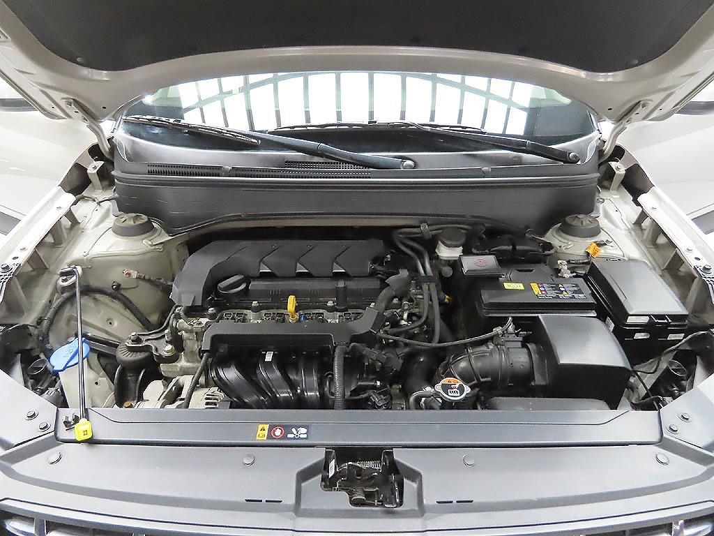 HYUNDAI Venue - Vista 11