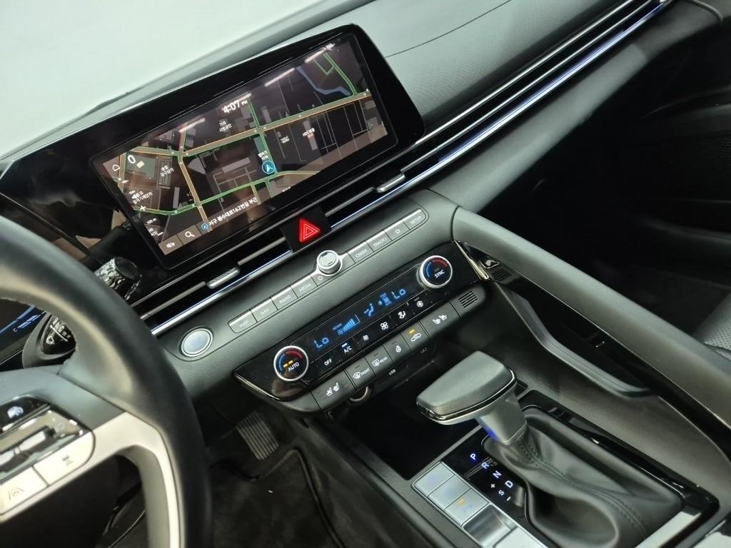 HYUNDAI Avante - Vista 10