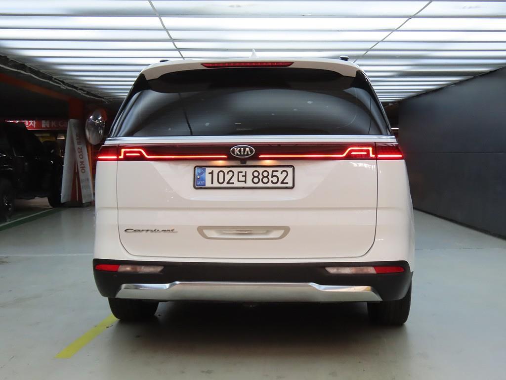 KIA Carnival - Vista 3