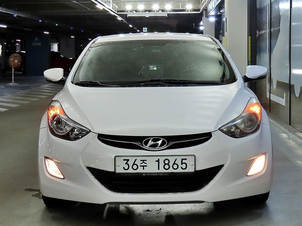 HYUNDAI Avante - Vista 2