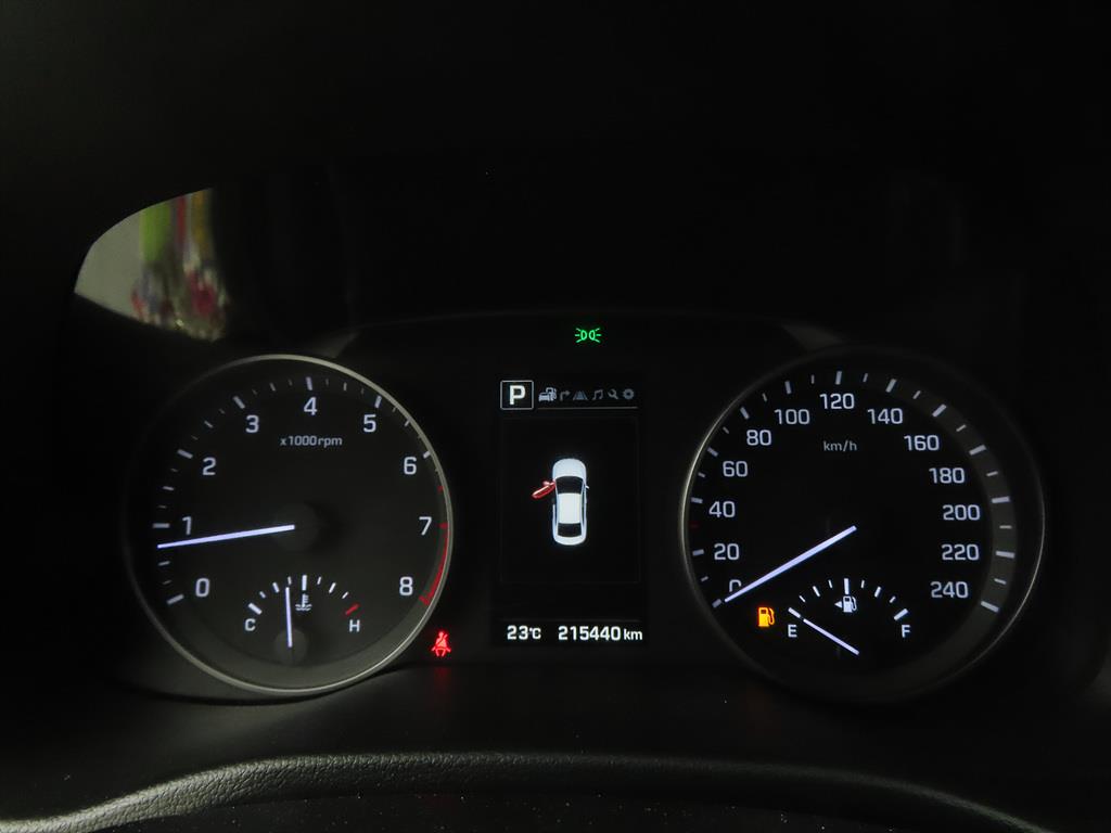 HYUNDAI Avante - Vista 9