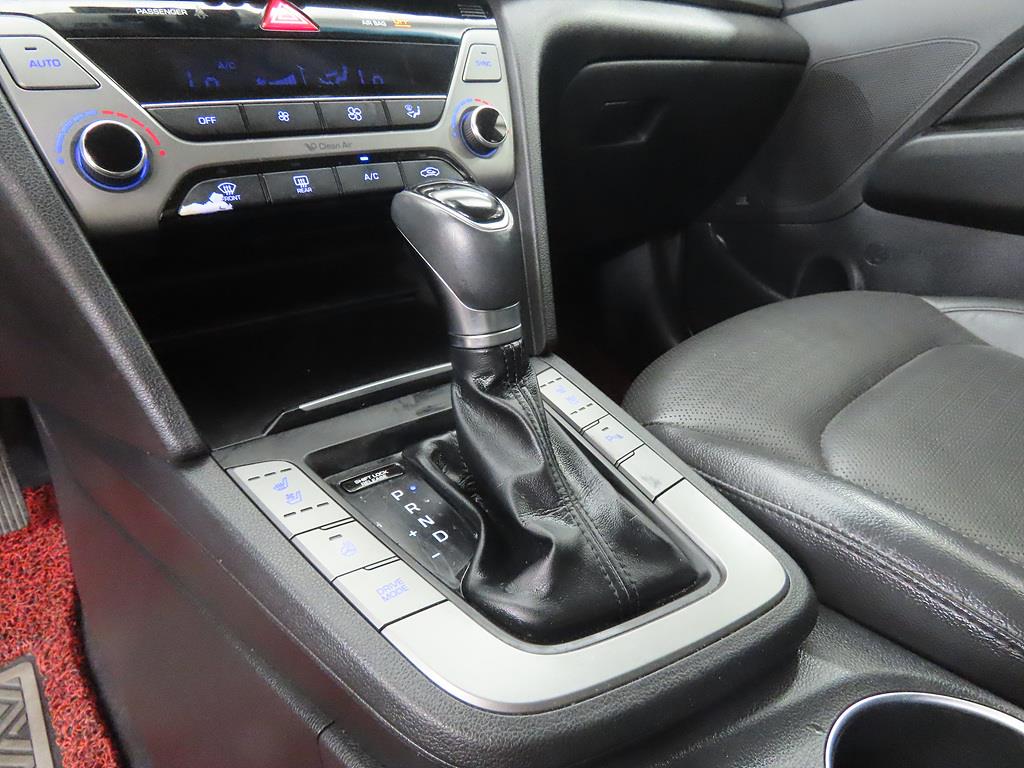 HYUNDAI Avante - Vista 11