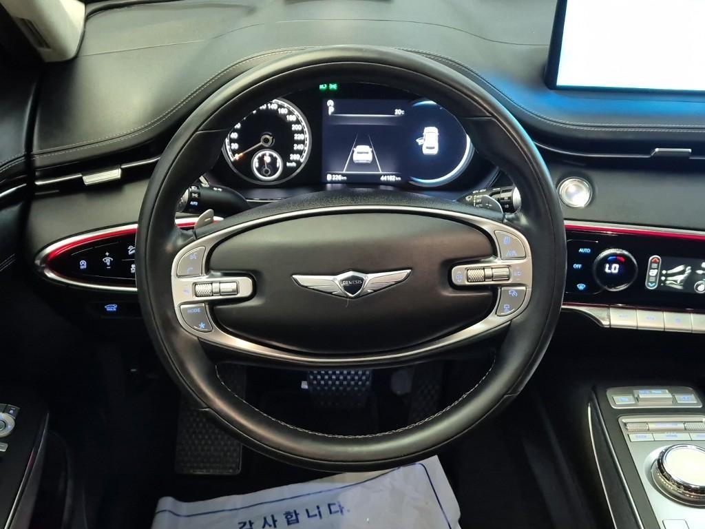 Genesis GV70 - Vista 9