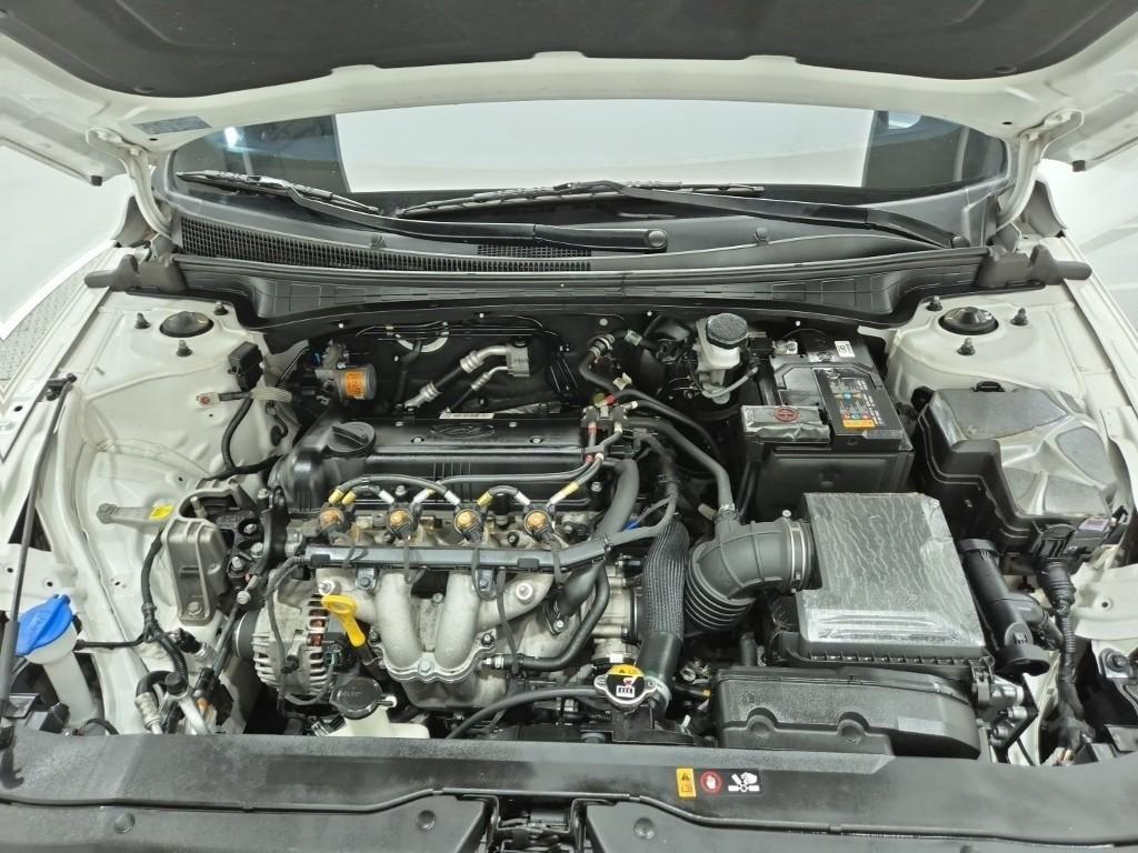 HYUNDAI Avante - Vista 5
