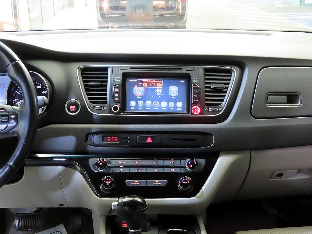 KIA Carnival - Vista 11