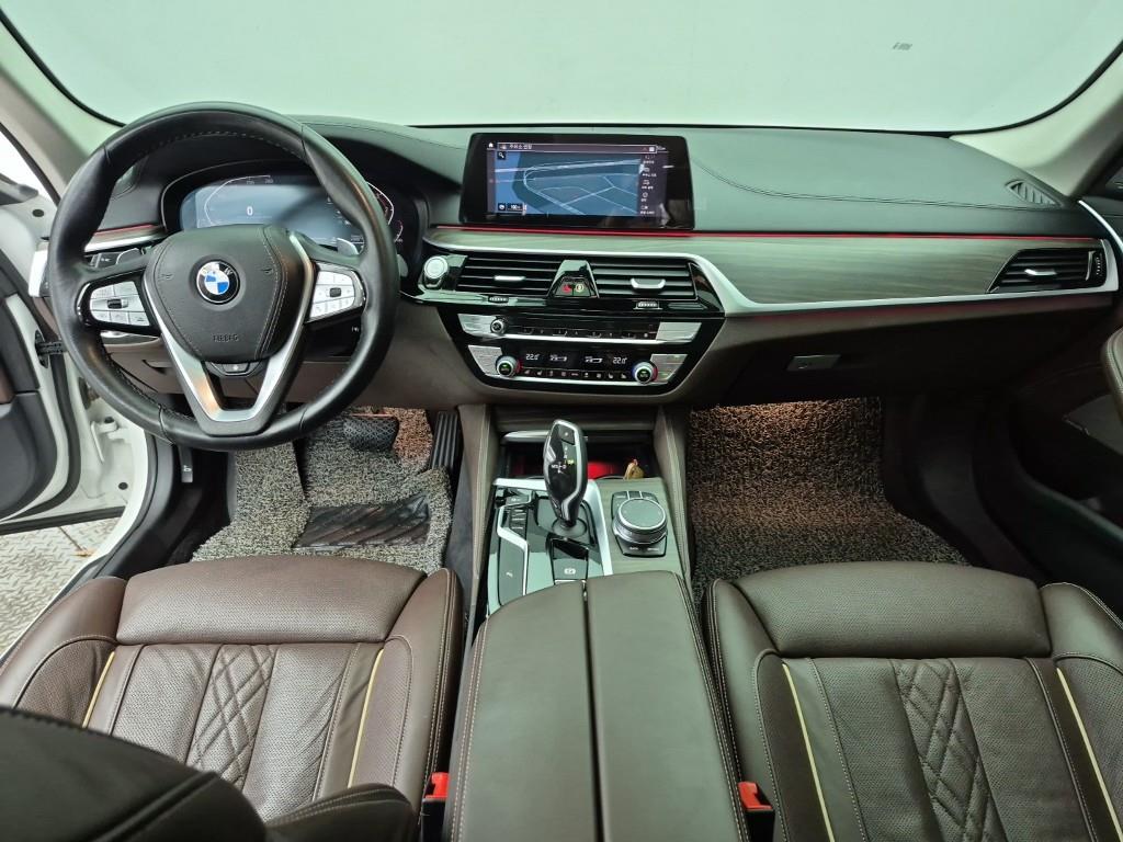 BMW 5 Series - Vista 5