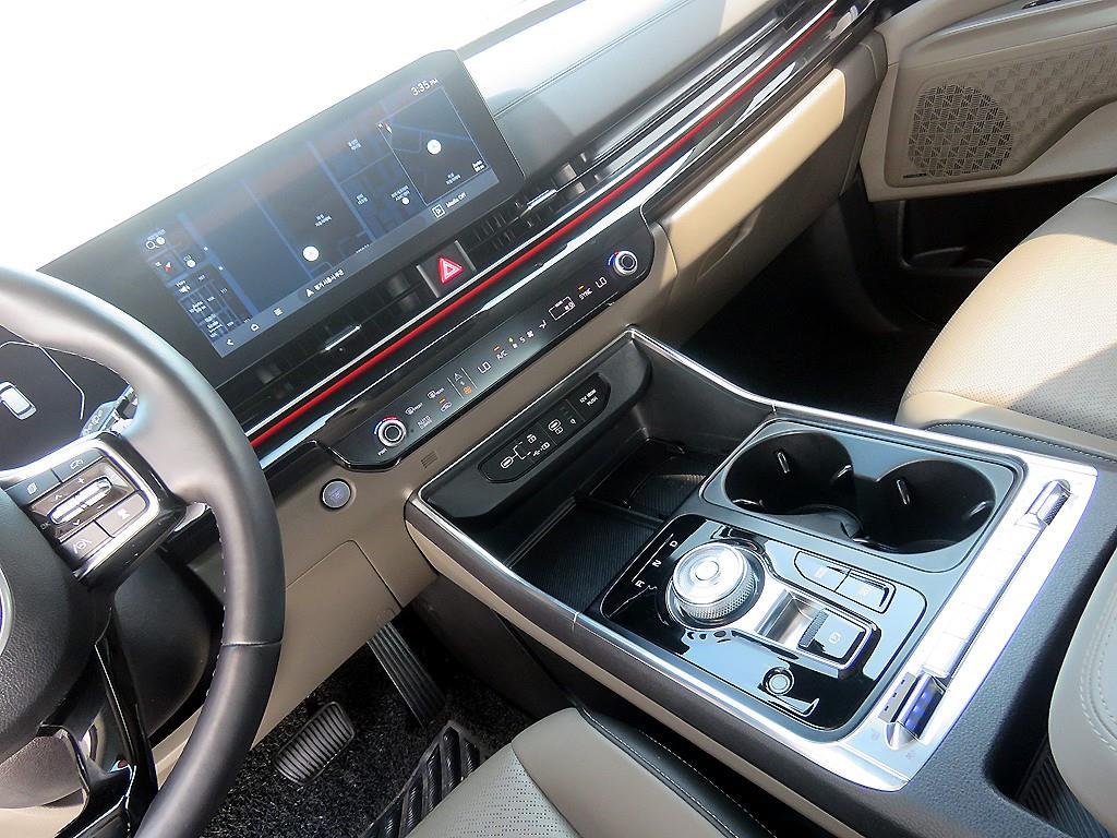 KIA Carnival - Vista 11