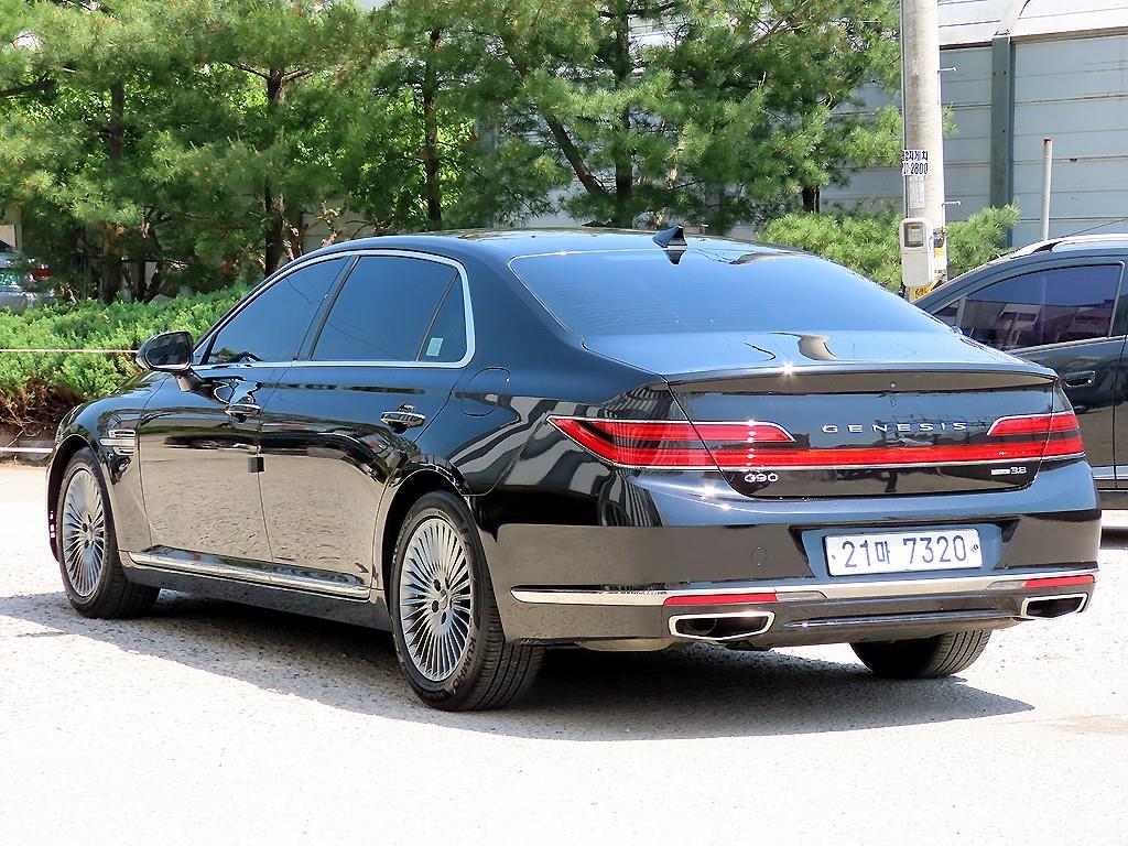 Genesis G90 - Vista 3