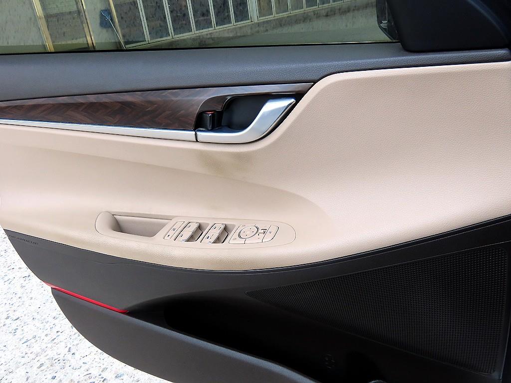 HYUNDAI Grandeur - Vista 12