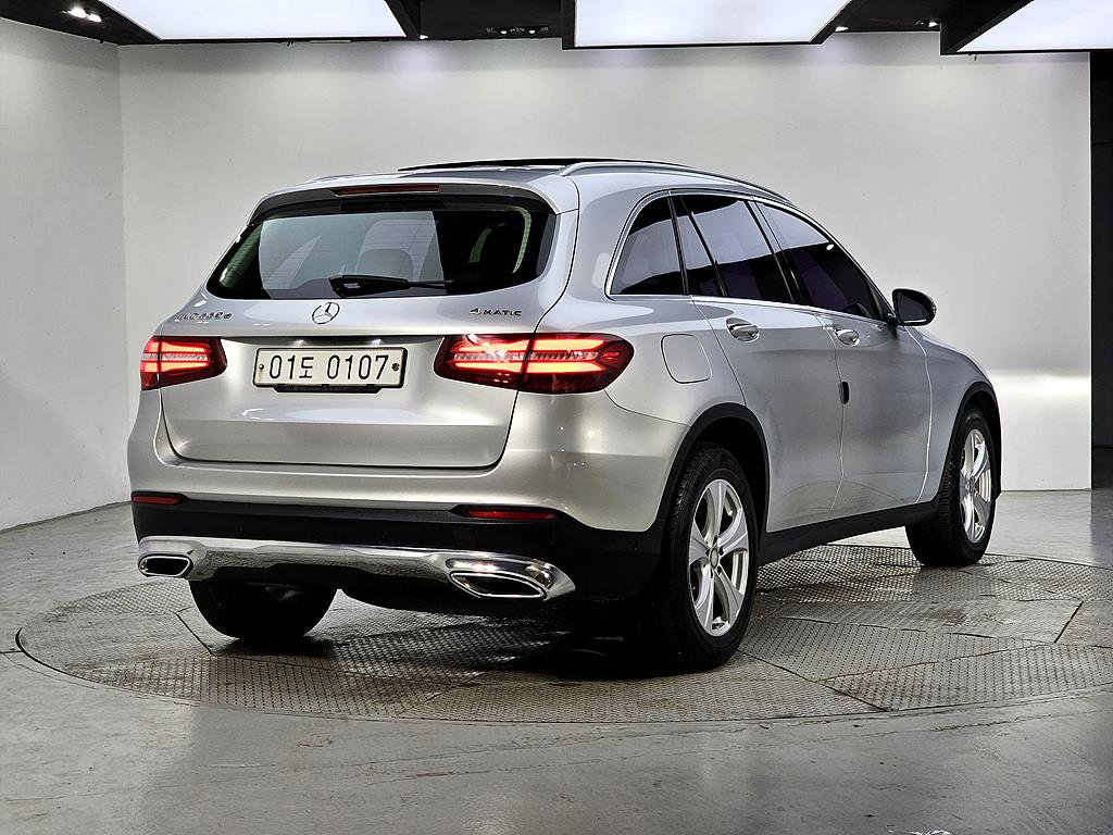 Mercedes Benz GLC Class - Vista 4