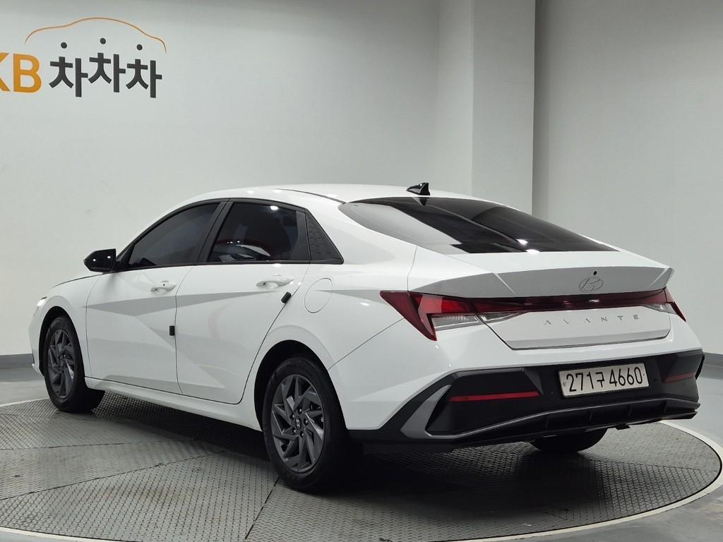 HYUNDAI Avante - Vista 2