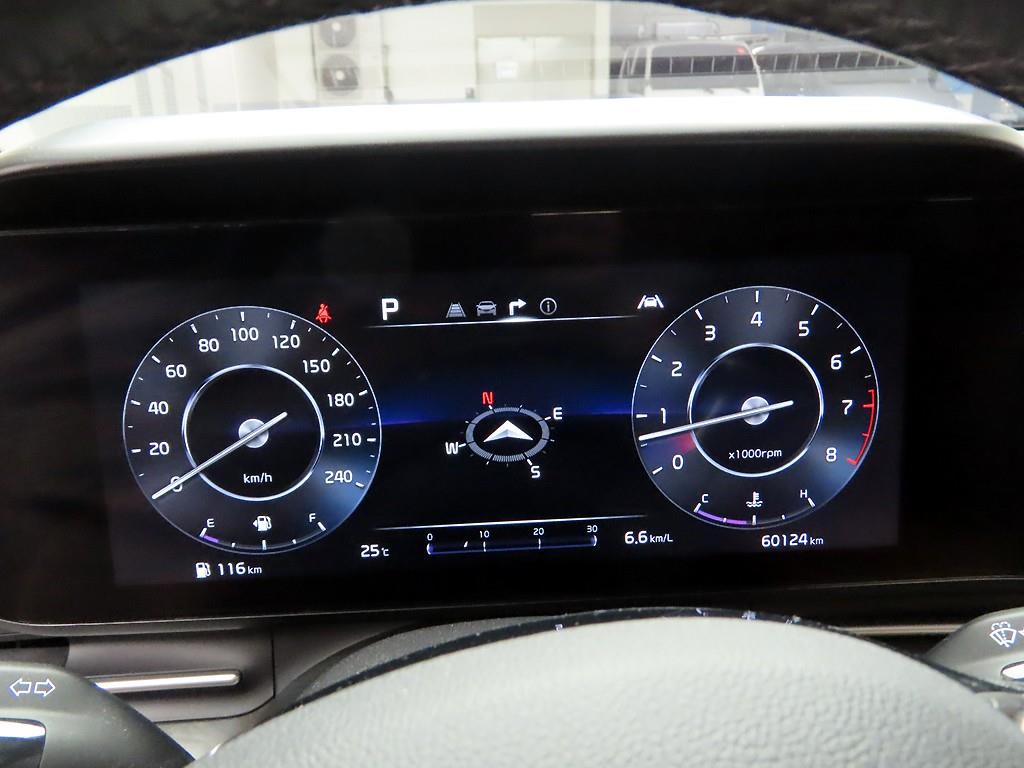 KIA Carnival - Vista 5