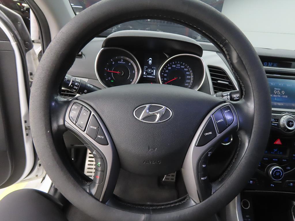 HYUNDAI Avante - Vista 8