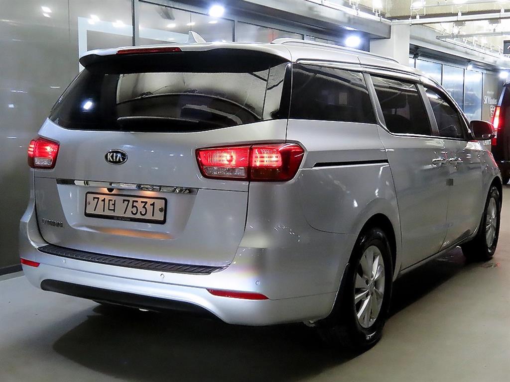 KIA Carnival - Vista 4